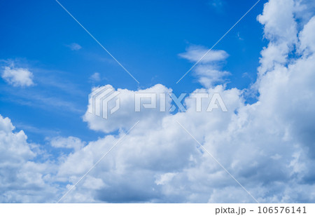 雲のある空の風景 106576141