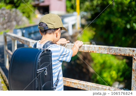 小学生の通学路 小学生の通学路 106576824