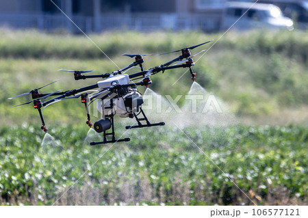 農薬散布するドローン 農薬散布するドローン 106577121