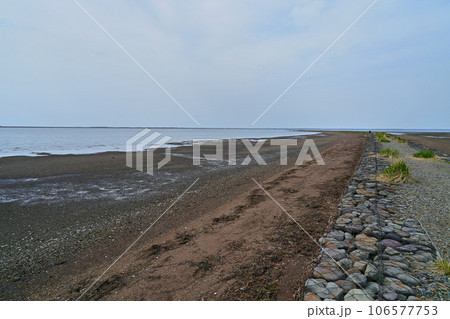 野付半島トドワラ遊歩道 木道から桟橋方面の海岸 野付半島トドワラ遊歩道 木道から桟橋方面の海岸 106577753