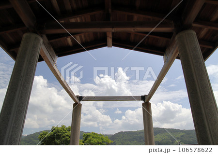 長崎の雪浦道路公園の休憩所のベンチから 長崎の雪浦道路公園の休憩所のベンチから 106578622