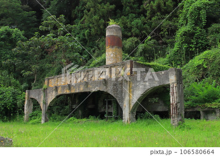 自然とのコラボレーションが美しい北沢浮遊選鉱場の鋳造工場跡(新潟県_佐渡島) 自然とのコラボレーションが美しい北沢浮遊選鉱場の鋳造工場跡(新潟県_佐渡島) 106580664