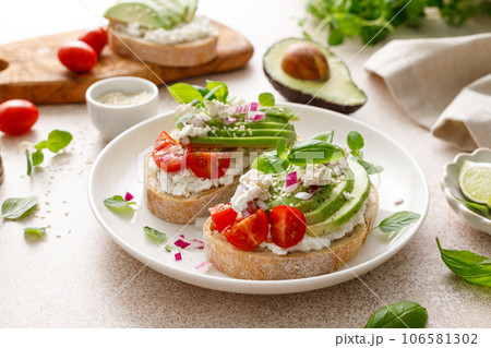 Avocado toast with cheese cottage, tomato and herbs for breakfast 106581302