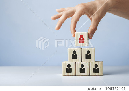 Assembled wooden cubes on the theme of business leadership 106582101