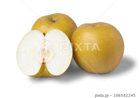 透明背景の切り分けられた梨の写真 赤梨 新甘泉 透明背景の切り分けられた梨の写真 赤梨 新甘泉 106582245