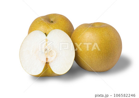 透明背景の切り分けられた梨の写真 赤梨 新甘泉 透明背景の切り分けられた梨の写真 赤梨 新甘泉 106582246