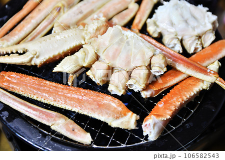 ズワイガニの網焼き ズワイガニの網焼き 106582543