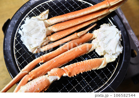 ズワイガニの網焼き 106582544