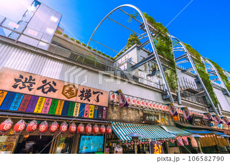 日本の東京都市景観 9月・秋晴れ。19道府県減↓ 猛烈な暑さ…換気万全、渋谷駅前の渋谷横丁=5日 日本の東京都市景観 9月・秋晴れ。19道府県減↓ 猛烈な暑さ…換気万全、渋谷駅前の渋谷横丁=5日 106582790