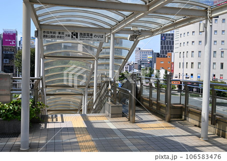 豊橋鉄道東田本線の駅前停留場の路面電車のりば 豊橋鉄道東田本線の駅前停留場の路面電車のりば 106583476