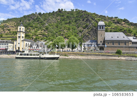 ライン川クルーズ　ザンクトゴアールスハウゼンの街並み／ドイツ 106583653