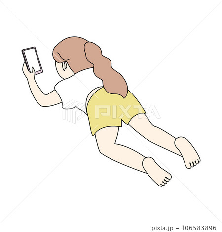 うつ伏せでスマホをする女の子 うつ伏せでスマホをする女の子 106583896