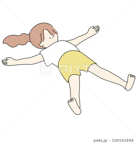 大の字で眠る女の子 106583898