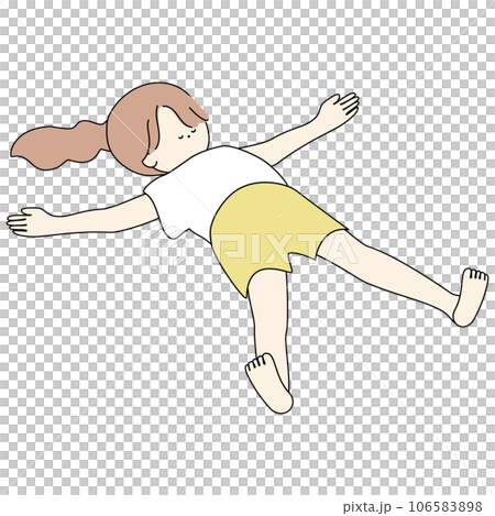 大の字で眠る女の子 106583898
