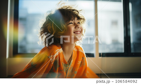 明るく美しいボケのある、朝陽を浴びて輝く笑顔の子どもの写真風イラスト 106584092