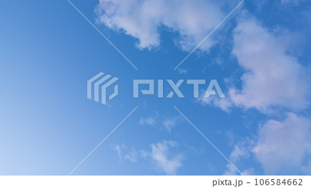 夕方の空に流れる雲 夕方の空に流れる雲 106584662