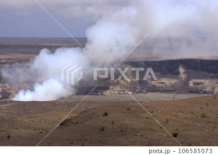 Kilauea Crater in Hawaii Volcanoes National Park Kilauea Crater in Hawaii Volcanoes National Park 106585073