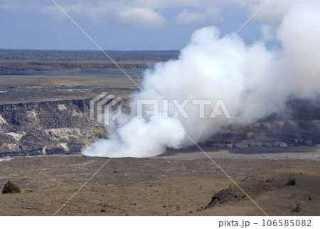 Kilauea Crater in Hawaii Volcanoes National Park 106585082