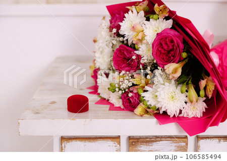 Wedding bouquet and red box for rings 106585494