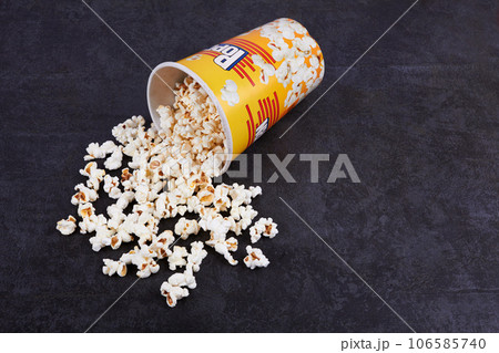 Scattered popcorn from bucket 106585740