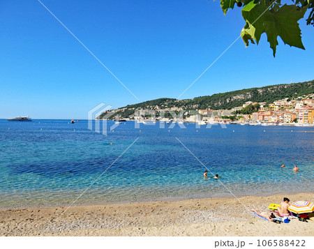 南フランスの美しいビーチ, ヴィルフランシュ＝シュル＝メール, コート・ダジュール, フランス 106588422