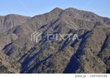 丹沢の檜岳山稜　檜岳より望む檜洞丸 106590588