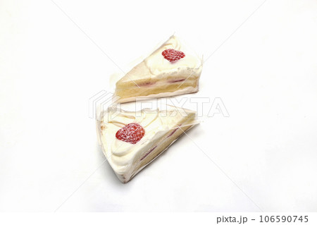 白背景のイチゴのショートケーキ 白背景のイチゴのショートケーキ 106590745