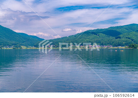 【湖素材】秋の木崎湖【長野県】 106592614