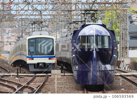 中百舌鳥駅に到着するラピートの泉北ライナー 106593569