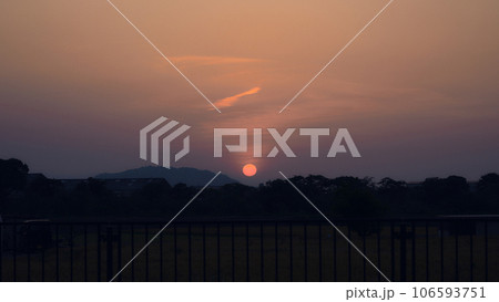 夕暮れ 106593751