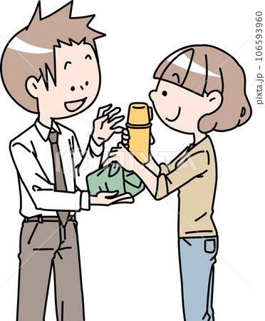 お弁当を渡す女性 お弁当を渡す女性 106593960