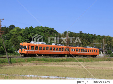 一畑電車一畑口駅付近を走る5100系電車 106594329