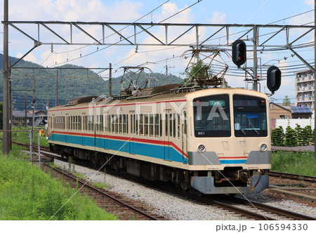 近江鉄道　貴生川駅を発車する9系あかね号 106594330