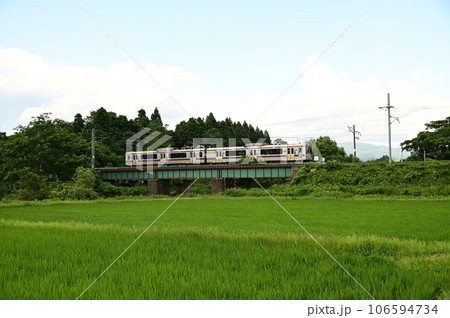 水田地帯を走る東北本線 106594734