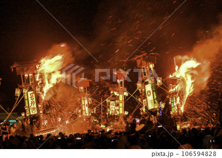 火の粉舞う中を熱狂するあばれ祭 火の粉舞う中を熱狂するあばれ祭 106594828