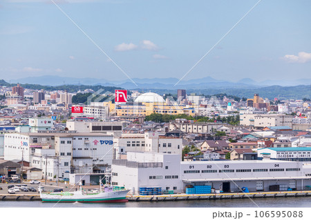 「青森県」八戸市の街並み　第二魚市場 106595088