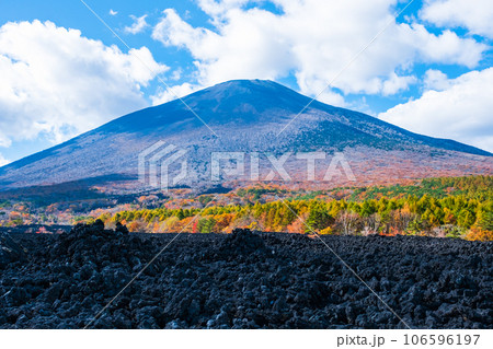 焼走り熔岩流と岩手山(秋) 焼走り熔岩流と岩手山(秋) 106596197