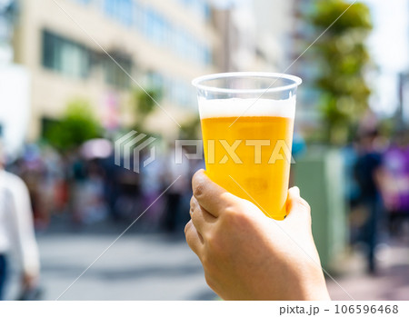 ,屋外,外で生ビール ,屋外,外で生ビール 106596468