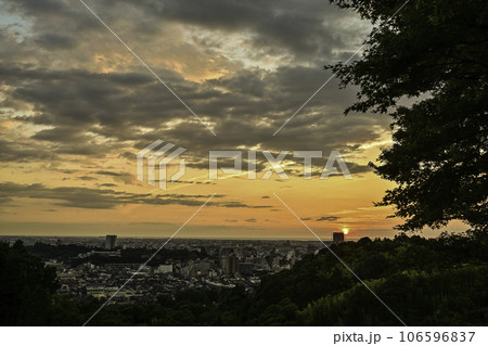 卯辰山から眺める金沢の夕景 卯辰山から眺める金沢の夕景 106596837