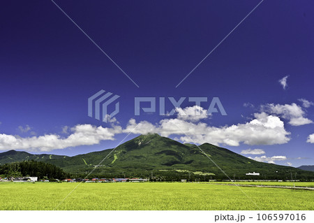 猪苗代から望む磐梯山 106597016