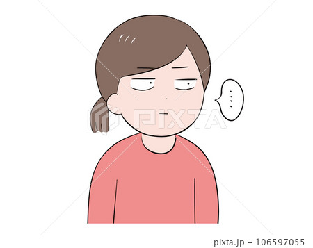 無言＆無表情で見ている私服の若い女性(上半身) 106597055