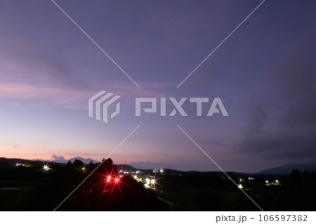 北杜市小淵沢町、空が白む頃シリウス輝くの写真素材 [106597382] - PIXTA