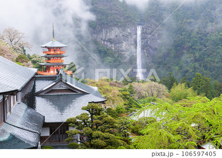 霧の那智滝と三重塔5 霧の那智滝と三重塔5 106597405