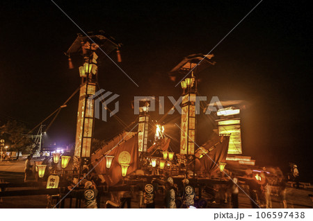 曽々木大祭の乱舞するキリコと花火 曽々木大祭の乱舞するキリコと花火 106597438