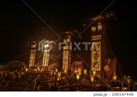 曽々木大祭の乱舞するキリコと花火 106597440