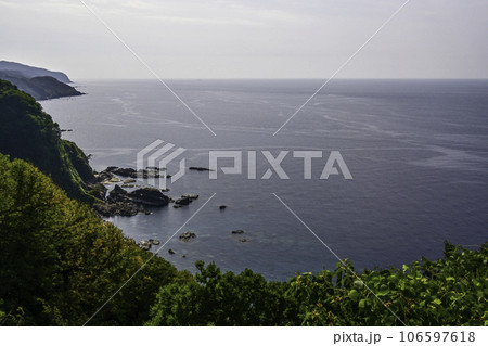 能登西保海岸の夏景色 能登西保海岸の夏景色 106597618