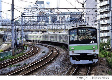 2002年　山手線を走る205系電車10両 106597655