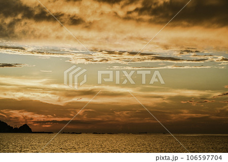 鴨ヶ浦の美しい夕景 鴨ヶ浦の美しい夕景 106597704