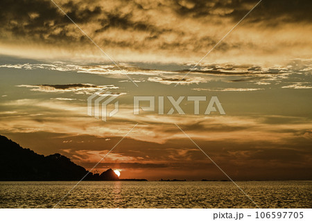 鴨ヶ浦の美しい夕景 106597705