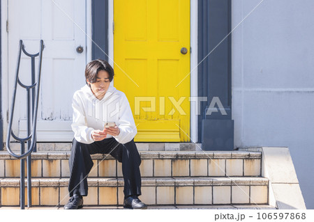 若い男性 若い男性 106597868